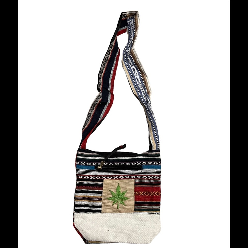 NWT. Hemp Purse by Sacred Threads CL/GR03
